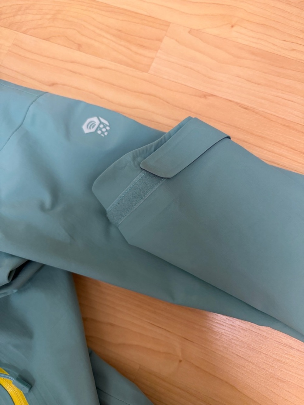 Mountain Hardwear Light Blue Hooded Shell Jacket with Yellow Zips - Picture 10 of 11